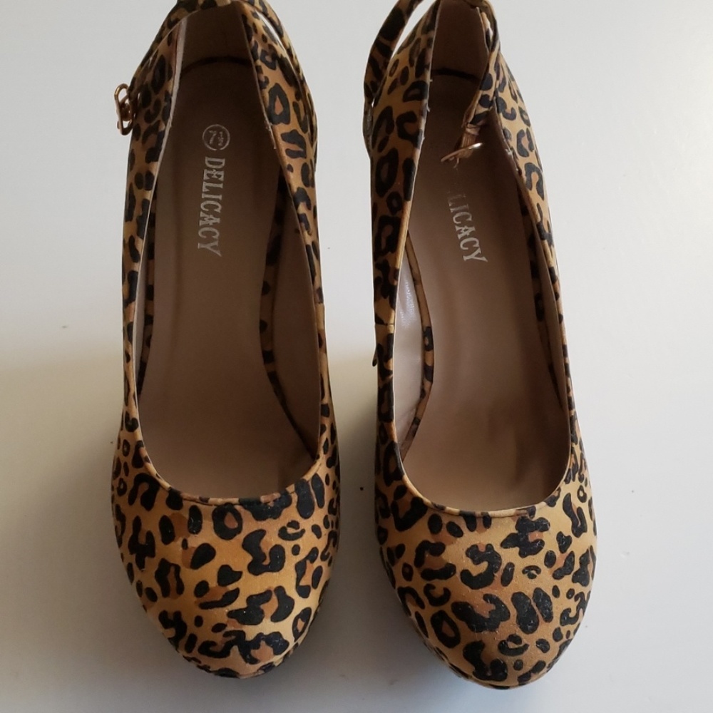 Leopard print wedge